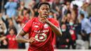 <p>Jonathan David merupakan salah satu pemain muda paling menjanjikan yang ditandatangani oleh Lille pada tahun 2020. Kontribusinya di Les Dogues sangat penting, salah satunya saat mereka berhasil memenangkan gelar Ligue 1 2020/2021. Musim ini, David telah mencetak 17 gol dari 46 penampilannya di semua kompetisi. (AFP/Denis Charlet)</p>