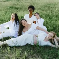 Wajah yang awet muda dapat diperoleh melalui perawatan yang sederhana. (Foto: Pexels/Anna Shvets)