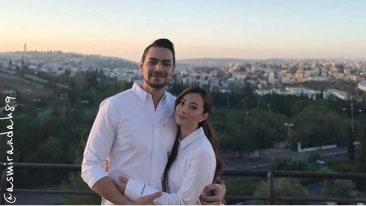 Asmirandah dan Jonas Rivanno