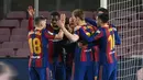 Para pemain Barcelona melakukan selebrasi setelah mencetak gol ke gawang Elche pada lanjutan Liga Spanyol di Camp Nou, Kamis (25/2/2021) dini hari WIB. Barcelona menang 3-0 atas Elche melalui Lionel Messi yang mencetak dua gol, sedangkan satu gol lagi dicetak Jordi Alba. (LLUIS GENE/AFP)