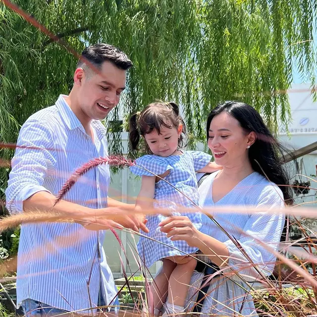 Asmirandah, Jonas Rivanno, dan Chloe Emmanuelle Van Wattimena. (Foto: Dok. Instagram @asmirandah89)