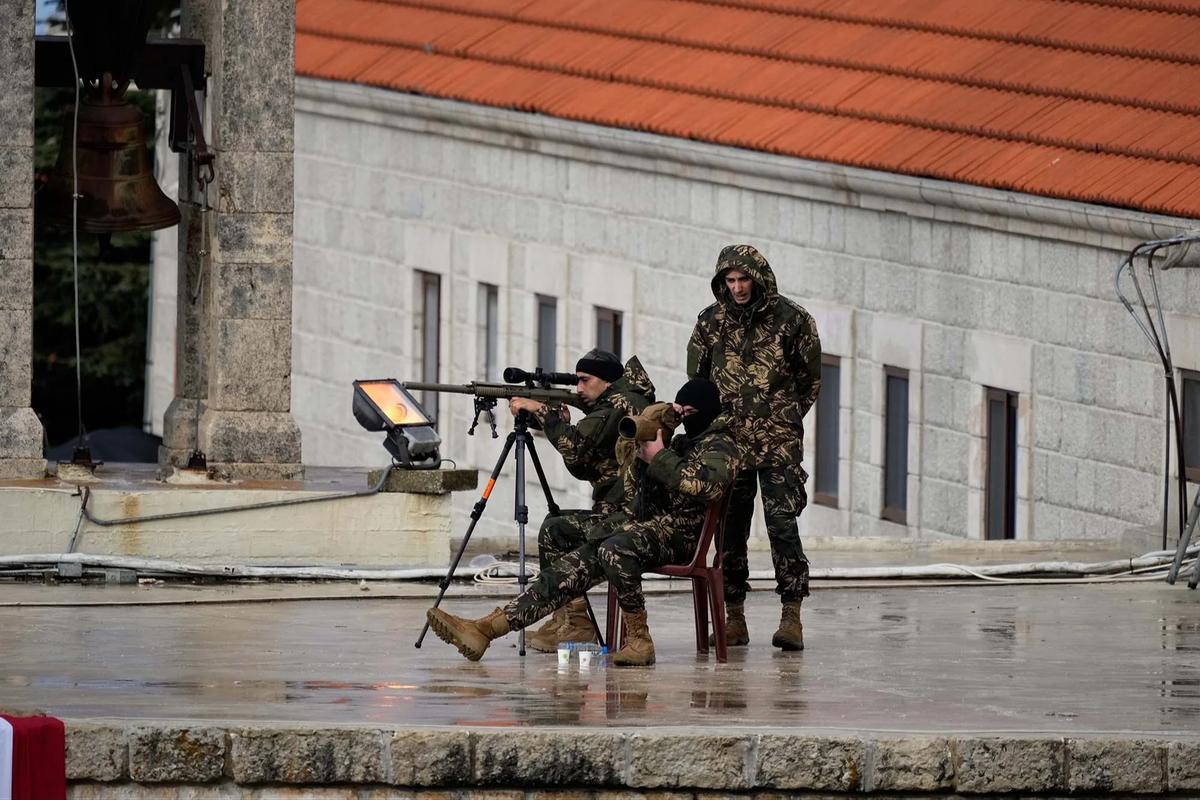 FOTO: Disambut Ribuan Warga, Paus Leo XIV Mulai Misi Perdamaian di Lebanon