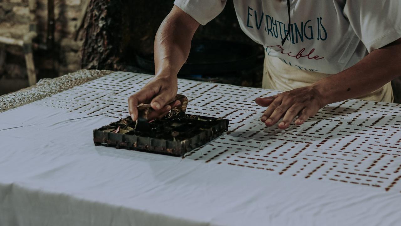 Berdayakan Difabel, Brand Batik Tradisional Asal Bandung Dama Kara Sukses Jualan di Shopee Live!
