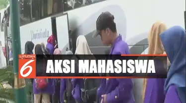 Mereka konvoi menggunakan 19 bus dari Balai Kota Bogor menuju Gedung DPR.
