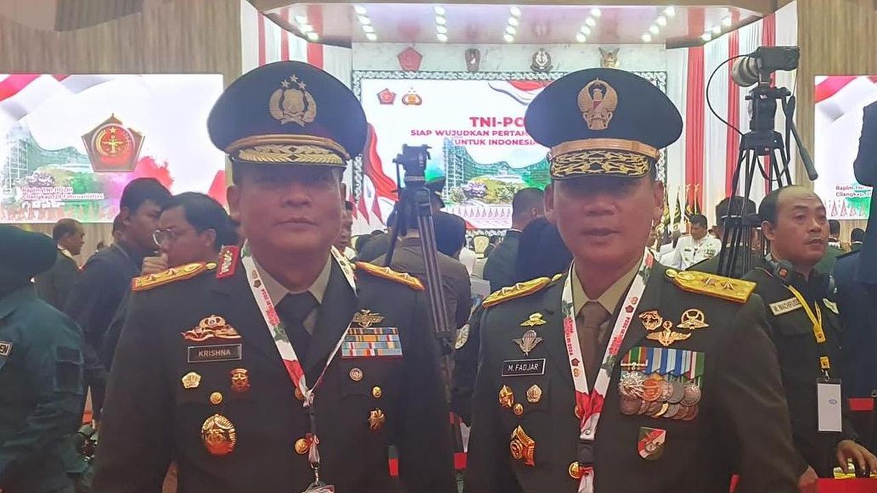 "Sudah lama gak ketemu. Eh Alhamdulillah bisa ketemu di Rapim TNI-POLRI,"&nbsp;