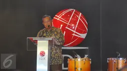 Menko Perekonomian, Darmin Nasution memberi pidato jelang penutupan perdagangan Bursa Efek Indonesia akhir Tahun 2016 di BEI, Jakarta, Jumat (30/12). Perdagangan bursa saham 2016 Indonesia ditutup dengan level 5.296 poin.(Liputan6.com/Angga Yuniar)