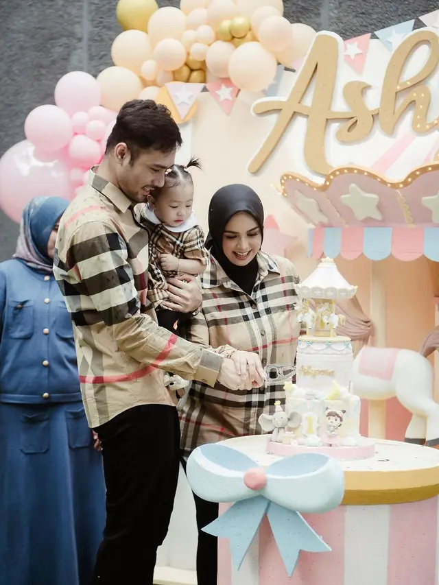 6 Potret Megantara Rayakan Ultah Pertama Buah Hati, Umumkan Istri Hamil Anak Kedua