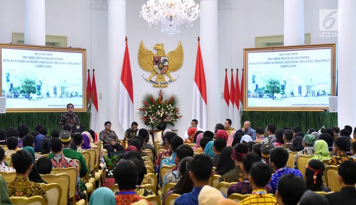 Presiden Joko Widodo memberi sambutan saat bersilaturahmi dengan para peserta Kongres Indonesia Millennial Movement Tahun 2018 di Istana Bogor, Jawa Barat, Senin (12/11). (Liputan6.com/Pool/Laily Rachev-Biro Pers Setpres)