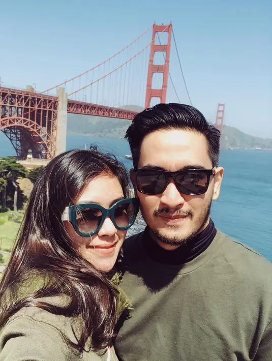 Seperti diketahui, Syahnaz Sadiqah baru saja resmi dipersunting Jeje Govinda pada 21 April 2018. Pernikahan digelar di Bandung dengan tema aoutdoor. (Instagram/syahnazs)