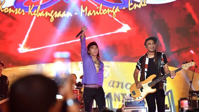 FOTO: Malam Terakhir di Ende, Jokowi dan Iriana Saksikan Konser Kebangsaan Bersama Masyarakat