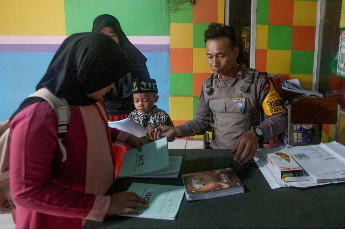 Sosok Aiptu Agus Riyanto, Polisi Inspiratif Dirikan Sekolah Gratis untuk Anak-Anak Pemulung di Sudut Jakarta