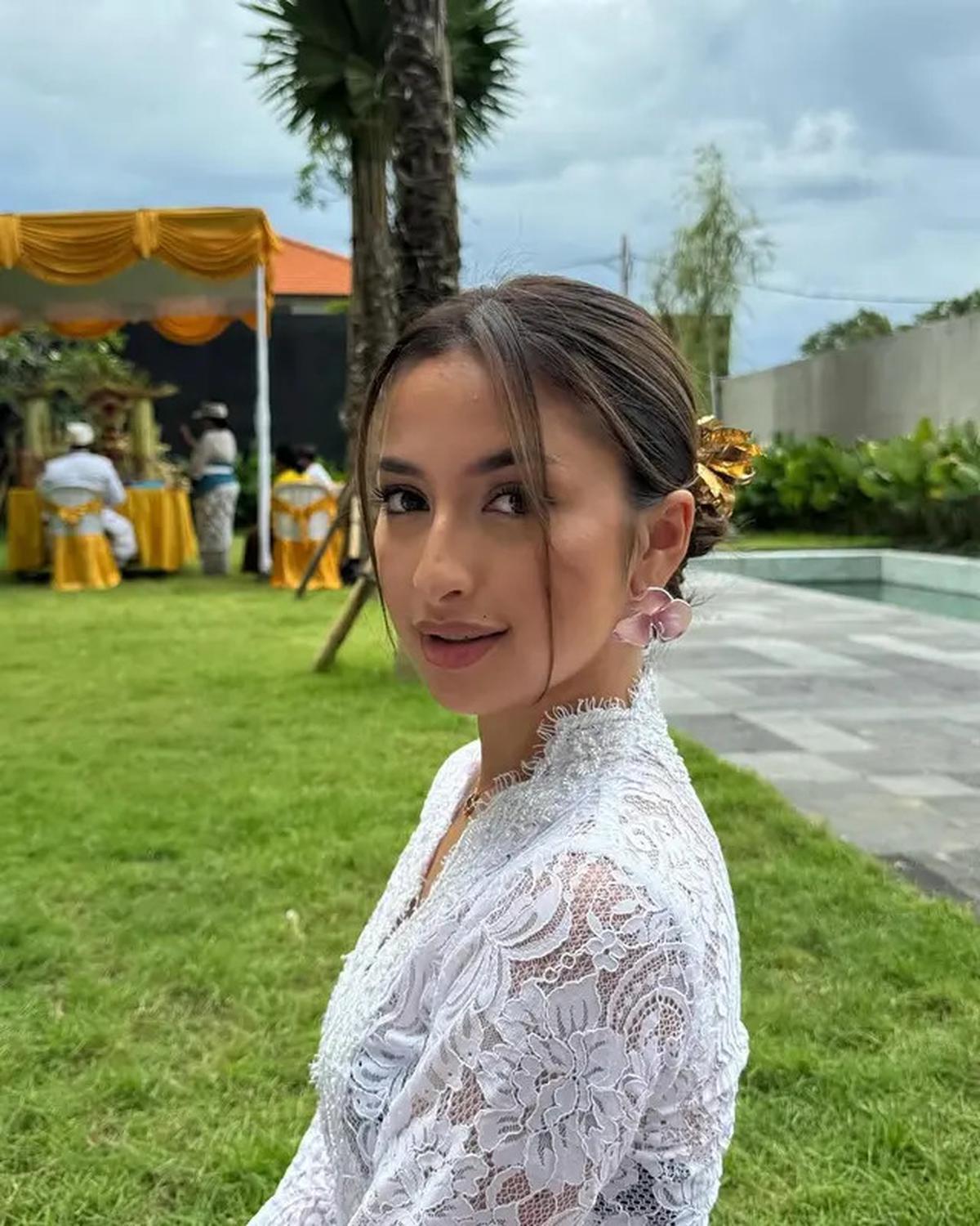 8 Potret Jennifer Coppen Gelar Ritual Melaspas di Bali, Rumah Baru Kamari