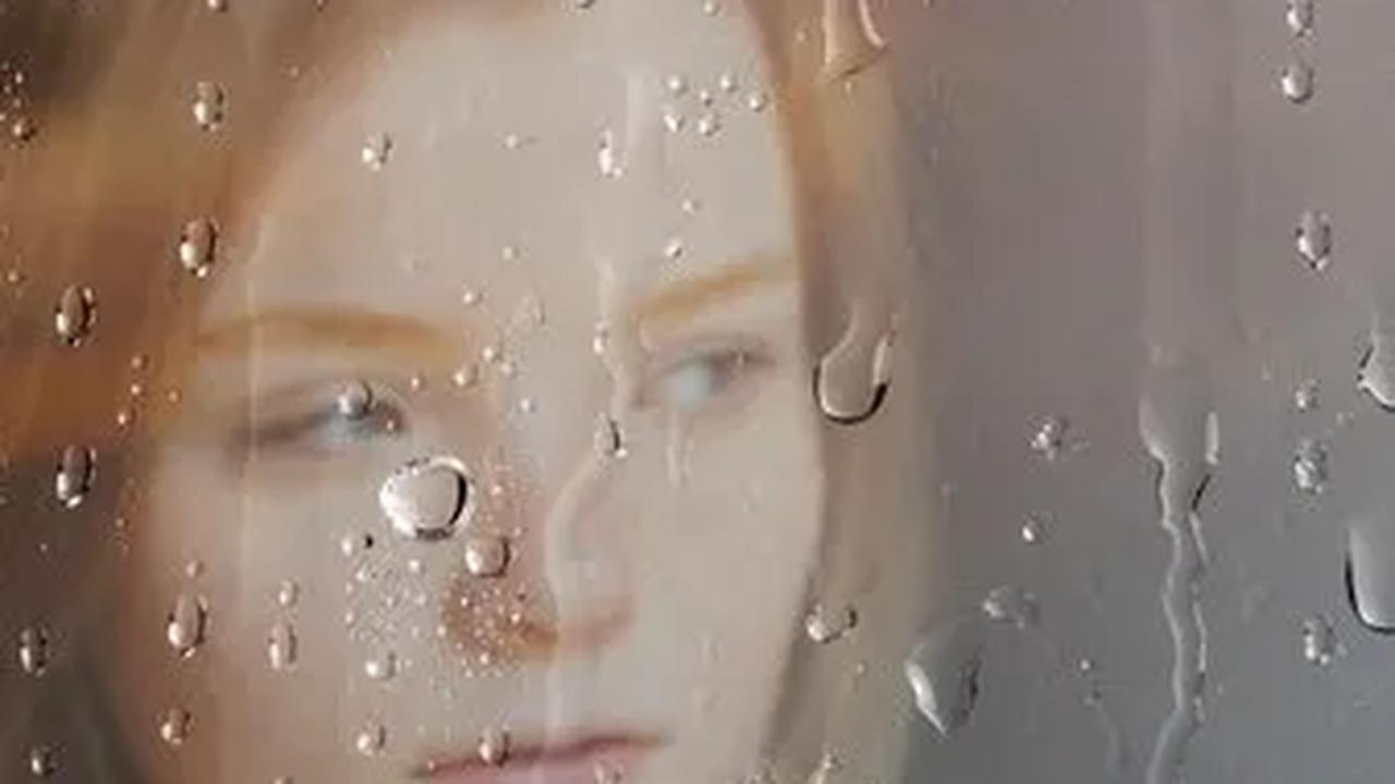 Fenomena ini ternyata dialami oleh banyak orang dan memang memiliki kaitan dengan cuaca di sekitar Anda. Dengan kata lain, turunnya hujan memang bisa bikin seseorang menjadi galau.