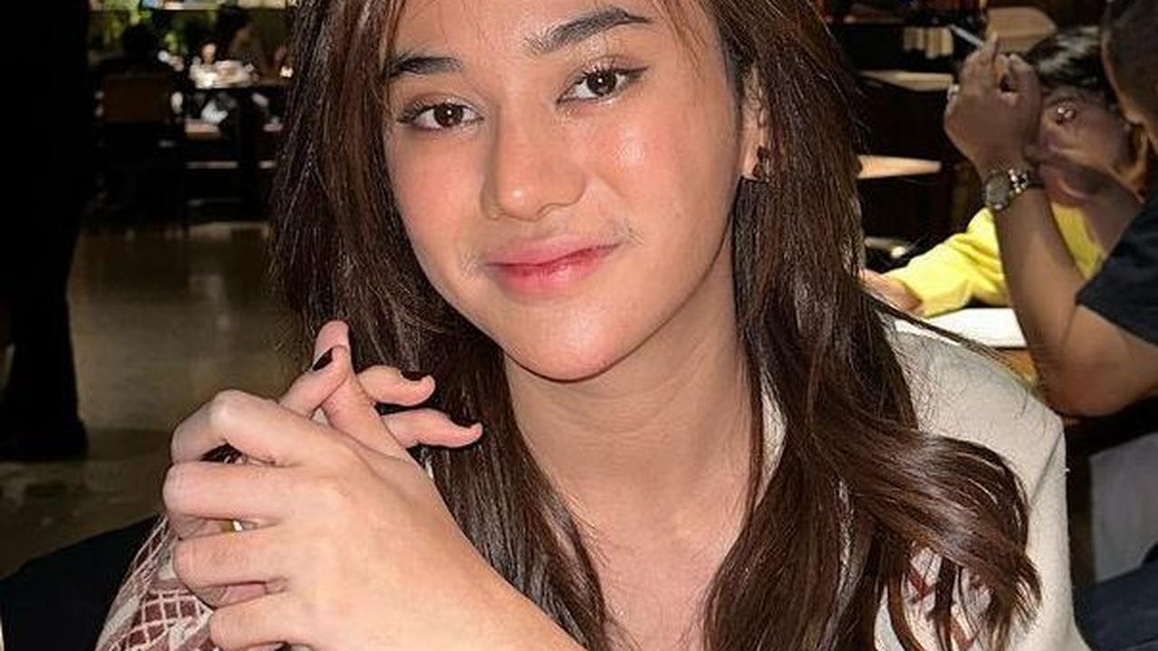 Clara memulai perjalanannya sebagai mualaf pada tahun 2021. Ia mengubah penampilannya lebih tertutup sebelum berpindah menjadi seorang muslim.