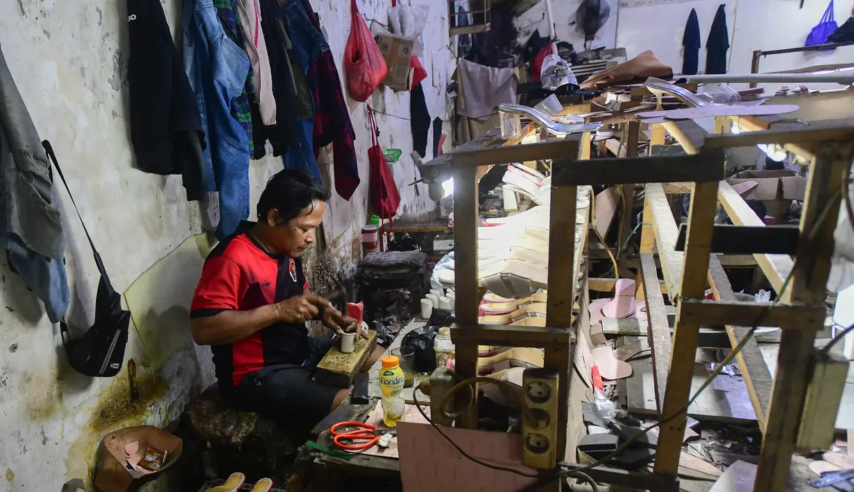 Kondisi ini disebabkan karena turunnya permintan pasar dan penurunan daya beli masyarakat. (merdeka.com/Arie Basuki)