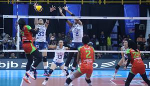 ​Bandung bjb Tandamata mengalahkan Jakarta Pertamina Enduro pada pekan ketiga putaran 1 Proliga 2026. Tuan rumah menang 3-2 (16-25, 25-22, 22-25, 25-18, 15-8) di GOR Sabilulungan Jalak Harupat, Kabupaten Bandung, Kamis (22/1). (foto: PBVSI)