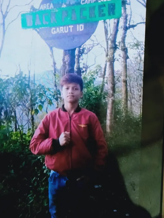 Muhammad Gibran Arrasyid (14), pendaki remaja asal Pangatikan, Garut, Jawa Barat hilang secara misterius di kaki gunung Guntur akhirnya ditemukan 5 hari kemudian, anggota gabungan TNI-Polres Garut.