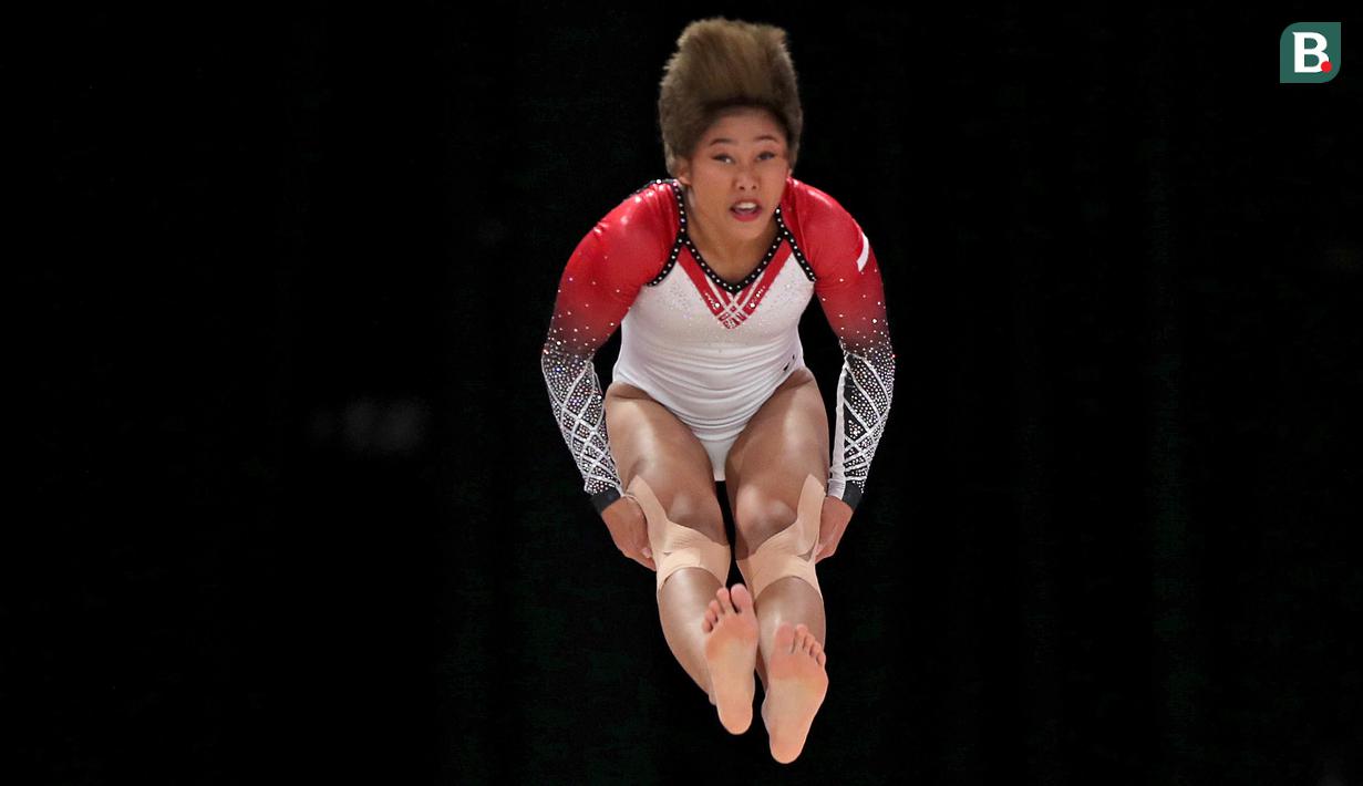 Rifda Irfanalutfhi pesenam Indonesia yang turun di nomor senam lantai berhasil meraih medali perak di Asian Games 2018 yang bertempat di JIExpo Kemayoran Hall D, Jakarta Jumat (24//8/2018). (Bola.com/Peksi Cahyo)