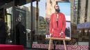 Foto Nipsey Hussle terlihat saat dianugerahi secara anumerta dengan bintang di Hollywood Walk of Fame dalam kategori Recording di Los Angeles (15/8/2022). Rapper Nipsey Hussle yang terbunuh, yang ditembak di Los Angeles, dianugerahi bintang di Walk of Fame Hollywood. (AP Photo/Damian Dovarganes)