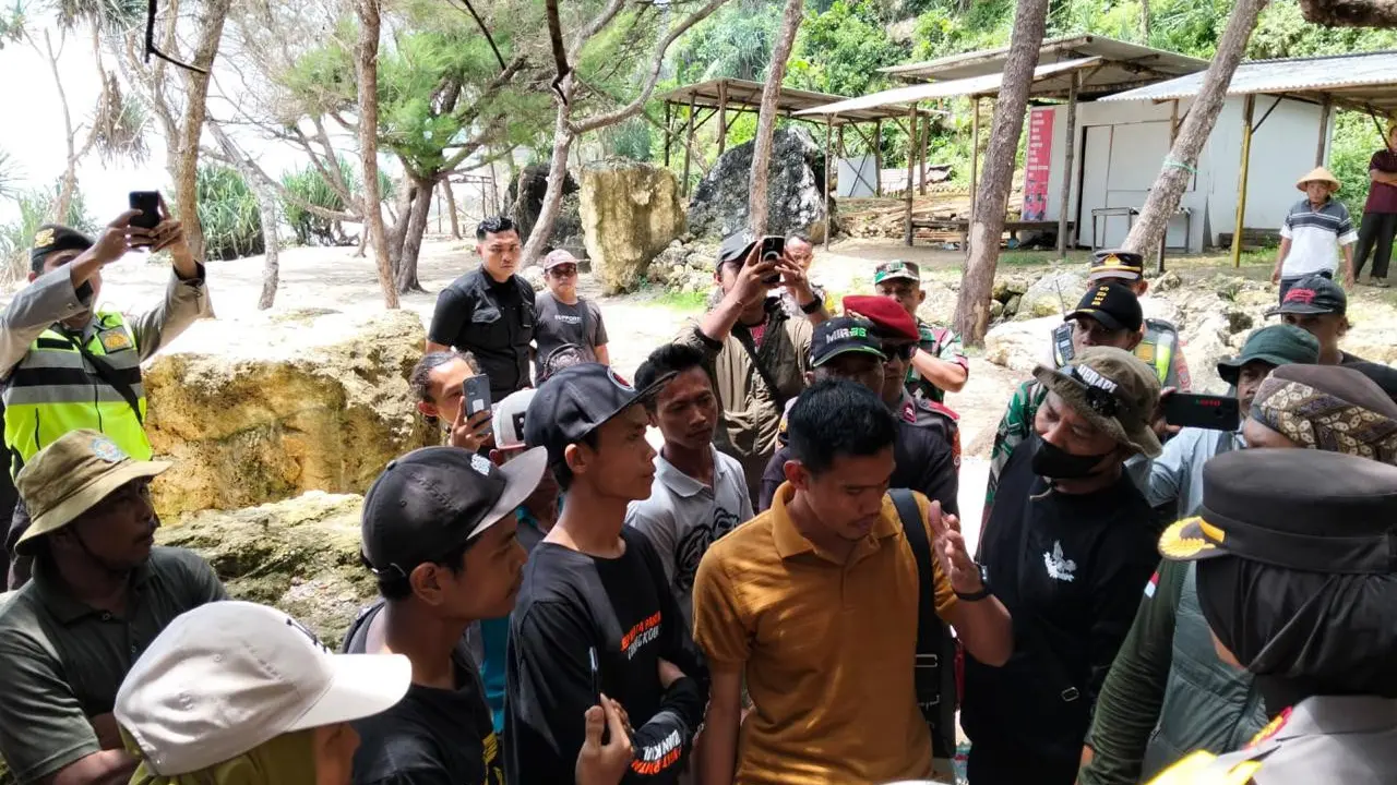 Protes warga akibat Aktifitas pembangunan dipantai snglen