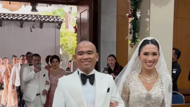 Pernikahan Frank Hutapea dan Winona Delany (credit: https://www.instagram.com/hotmanparisofficial/).