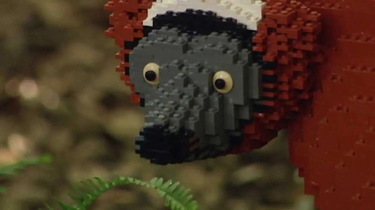 Kamu Enggak Akan Percaya Kalau Binatang Ini Terbuat dari Lego