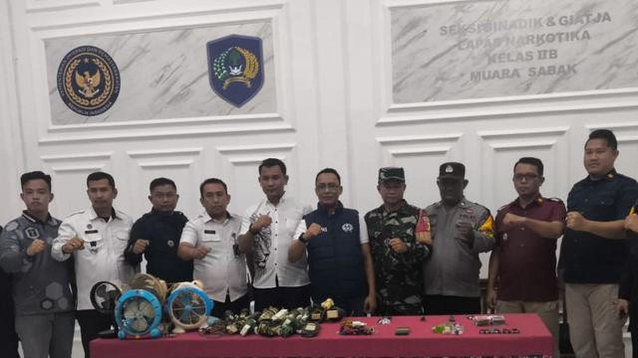 Malam-Malam, Petugas Razia Lapas Narkotika Jambi Temukan 'Koleksi' Berbahaya Napi