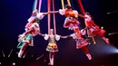 The Maslenitsa Ballet asal Rusia tampil dalam upacara pembukaan Festival Sirkus Internasional Monte-Carlo ke-43 di Monako, Kamis (17/1). Festival ini akan berlangsung hingga 27 Januari 2019. (Sebastien Nogier/Pool/AFP)