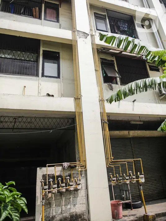 Instalasi aliran gas milik PGN terpasang di Rusunawa Griya Tipar Cakung, Jakarta Timur, Kamis (28/11/2019). Griya Tipar Cakung merupakan rusunawa kedua milik Pemprov DKI Jakarta yang telah dialiri jaringan pipa gas PGN. (Liputan6.com/Faizal Fanani)