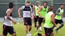 Mantan Kapten Liverpool dan Timnas Inggris, Steven Gerrard, mengikuti sesi latihan perdana LA Galaxy di Carson, California, AS. Rabu (8/7/2015) pagi WIB. (AFP PHOTO/Frederic J. Brown)