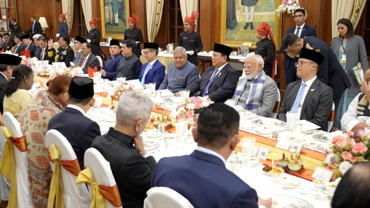 Momen Hangat Prabowo Dijamu Makan Malam Presiden India, Duduk di Samping Perdana Menteri Modi