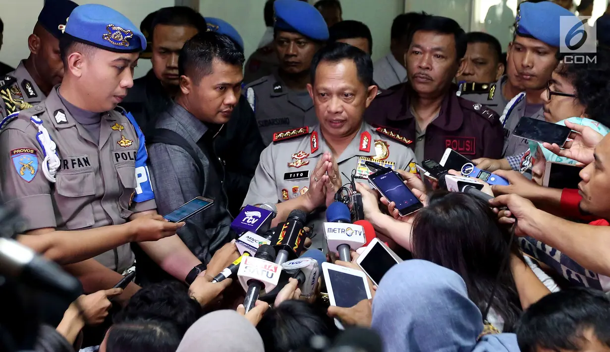 Kapolri Jenderal Tito Karnavian memberikan keterangan pers usai menggelar Rapat Kerja dengan Komisi III DPR RI, di Kompleks Parlemen, Senayan, Jakarta, Senin (17/7). (Liputan6.com/Johan Tallo)