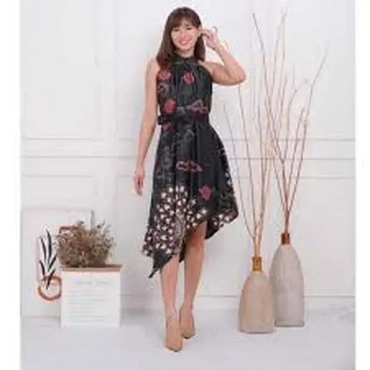Inspirasi Dress Batik Panjang, Perpaduan yang Wajib Dimiliki untuk Gaya Stylish