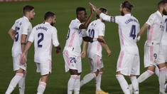 Pemain Real Madrid merayakan gol yang dicetak Vinicius Junior ke gawang Real Valladolid pada laga lanjutan Liga Spanyol di Estadio Alfredo Di Stefano, Kamis (1/10/2020) dini hari WIB. Real Madrid menang 1-0 atas Valladolid. (AP Photo/Manu Fernandez)