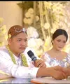 Kabar bahagia datang dari Arif Novianto atau lebih dikenal dengan Nopek Novian. Komika kelahiran Madiun 27 tahun silam itu resmi melepas masa lajangnya. Nopek menikah dengan Yulia Lorenza. Berikut beberapa potret pernikahannya. [Instagram/nopeknovian]