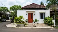 10 Warna Pintu untuk Rumah Kecil Berdinding Putih, Ciptakan Kesan Mewah