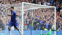 Pemain depan Chelsea, Diego Costa, merayakan golnya ke gawang Aston Villa di laga lanjutan Liga Primer Inggris di Stadion Stamford Bridge, London, (27/9/2014). Chelsea unggul 3-0 atas Aston Villa. (REUTERS/Paul Hackett)