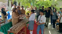 SMAN 11 Kota Kupang luncurkan program makan siang gratis bagi siswa. (Foto: Liputan6.com/Ola Keda)