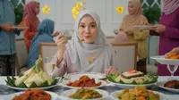 7 Trik Instan Hilangkan Noda Kuah Opor di Kerudung Tanpa Rendam Lama, Dijamin Bersih