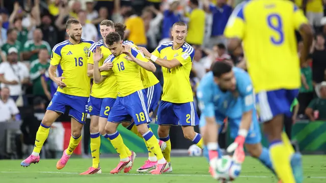 Foto: Momen Yasin Ayari Enggan Lakukan Selebrasi meski Cetak Brace dalam Kemenangan 5-1 Swedia di Piala Dunia 2026
