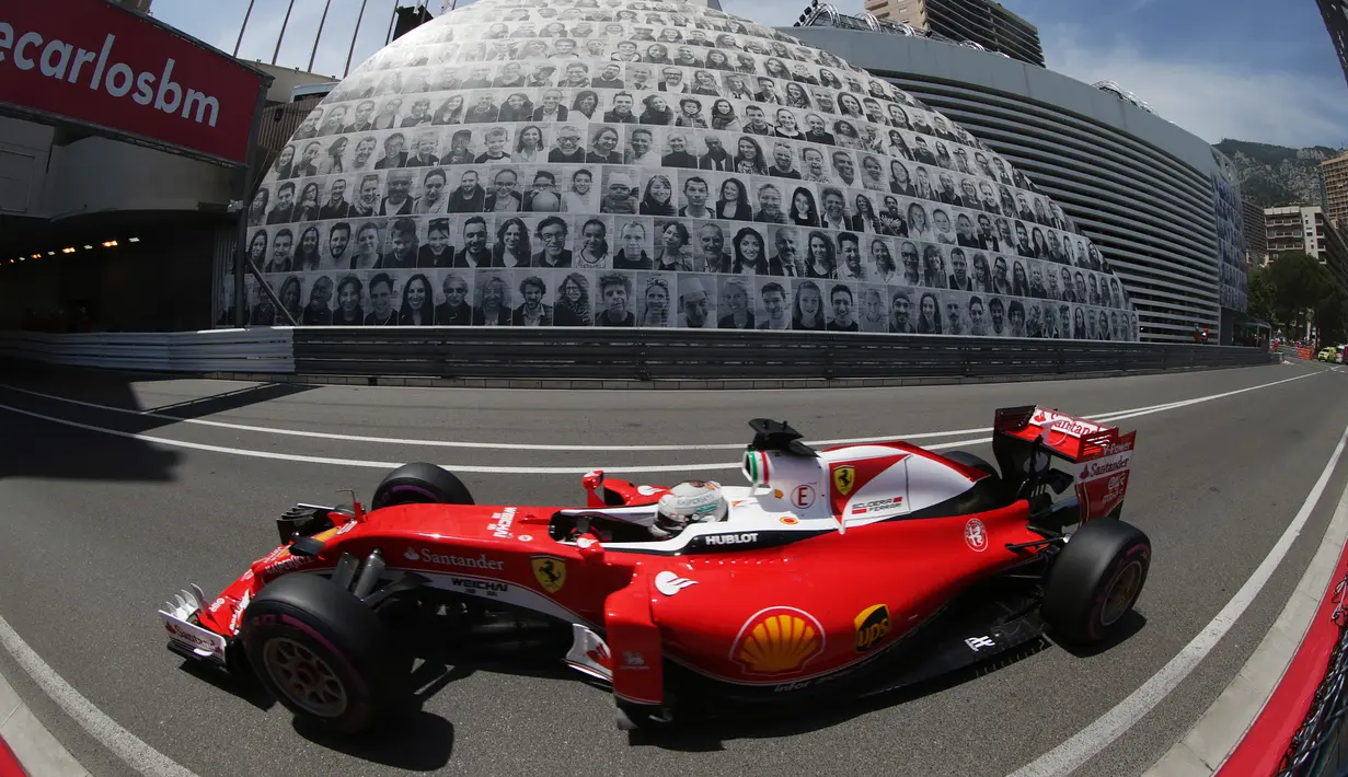 Pembalap Tim Ferrari, Sebastian Vettel saat melakukan sesi kualifikasi di sirkuit jalan Monaco, 28 Mei 2016. Kualifikasi ini untuk menjelang Grand Prix F1 Monaco yang akan segera digelar. (JEAN CHRISTOPHE MAGNENET / AFP)