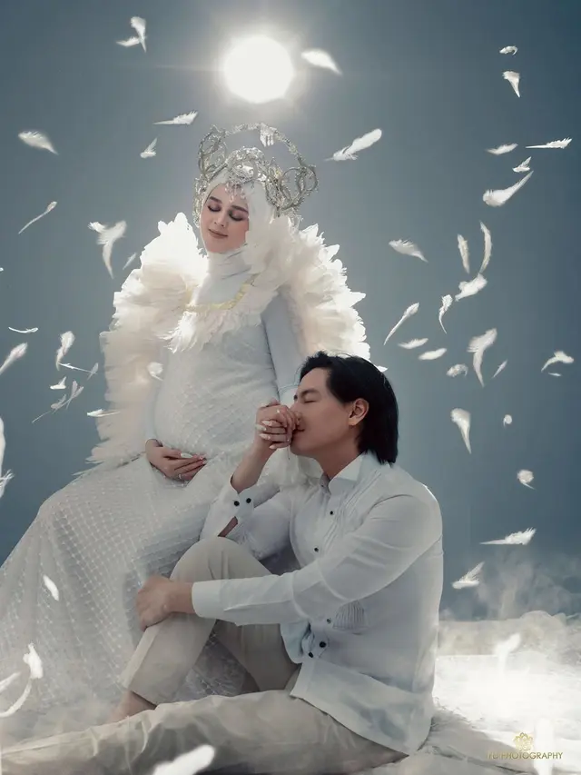6 Gaya Maternity Shoot Cut Meyriska dengan Berbagai Tema, Memukau