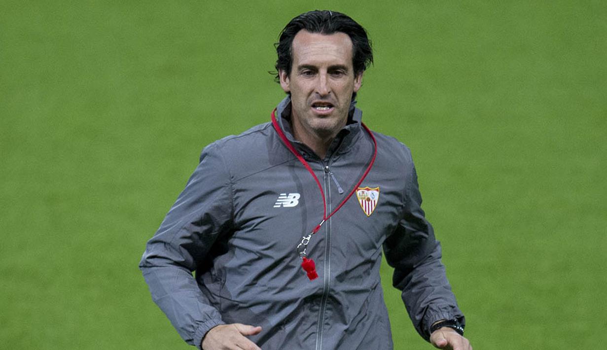 2. Unai Emery, mantan pelatih Valencia ini menjadi salah satu juru racik kesukaan presiden federasi sepak bola Spanyol, Ángel María Villar. Musim lalu bersama Sevilla dengan skuat biasa saja dirinya mampu meraih gelar Liga Europa. (AFP/Oli Scarff)