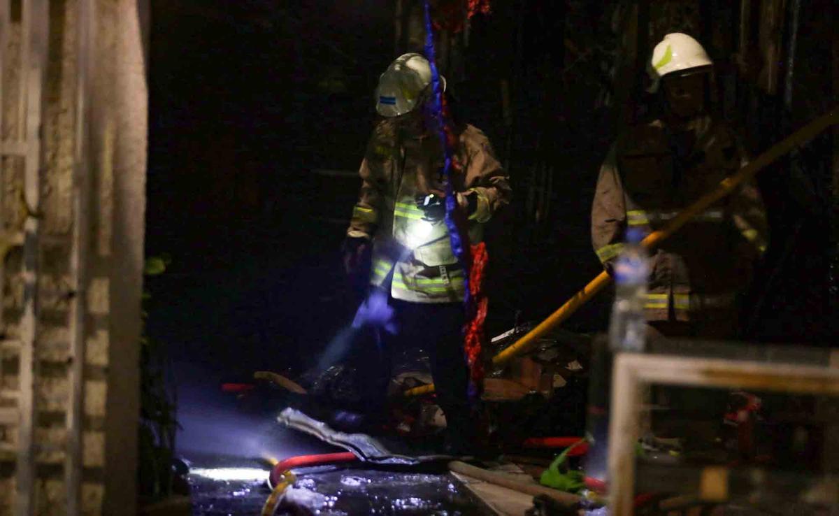 FOTO: Api Lahap Pasar Taman Puring, 500 Kios Hangus Terbakar