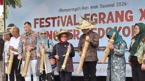 Festival Egrang Jember Perkuat Komitmen Ruang Aman Anak, Menteri PPPA Apresiasi Kolaborasi Warga