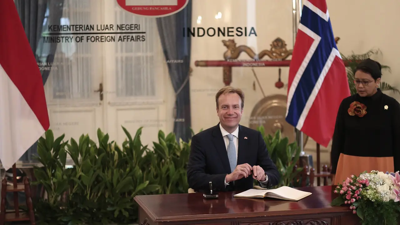 20160530-Menlu RI Retno Marsudi Terima Kedatangan Menlu Norwegia Borge Brende-Jakarta