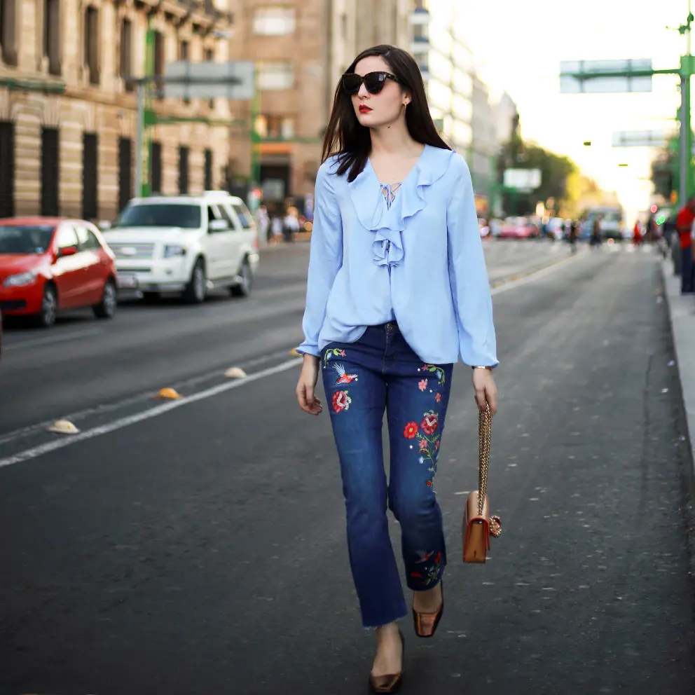 Padu padan busana dengan sentuhan embroidery. (Image: ontomywardrobe.com)