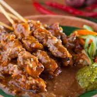 Ternyata bukan hanya ada sate kambing dan sapi saja. Tapi masih banyak lagi ragam sate yang harus kamu nikmati setelah merayakan Idul Adha. 