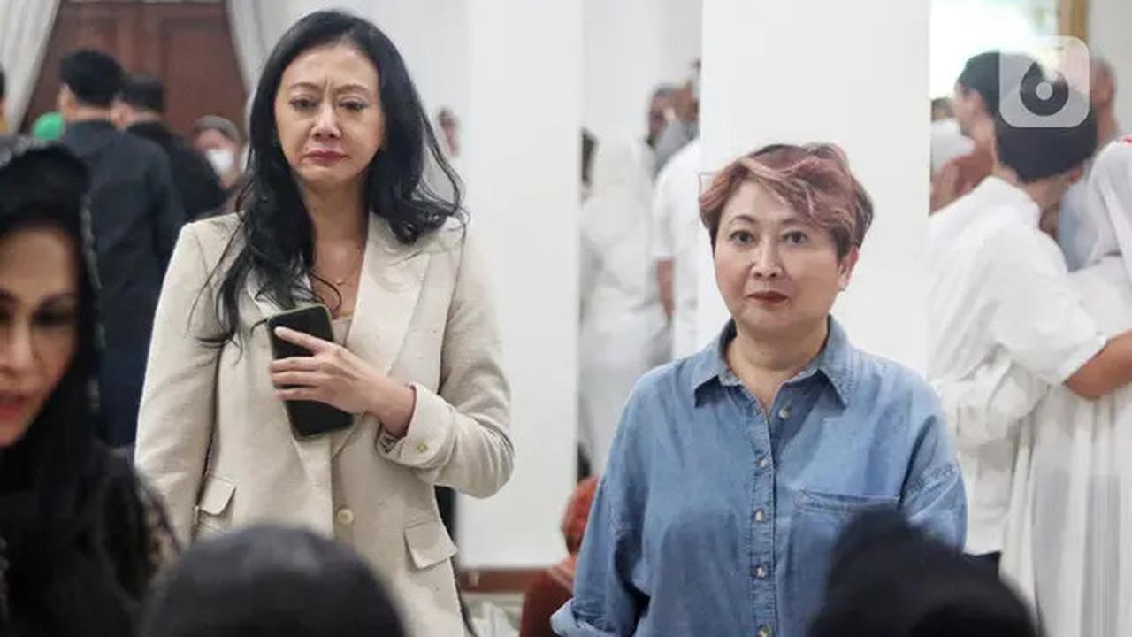 Dipenuhi Artis dan Musisi, Suasana Haru Selimuti Rumah Duka Titiek Puspa