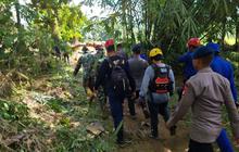 Cerita Korban Banjir Luwu Jalan Kaki 6 Jam ke Pengungsian Setelah Desanya Terisolasi Lima Hari